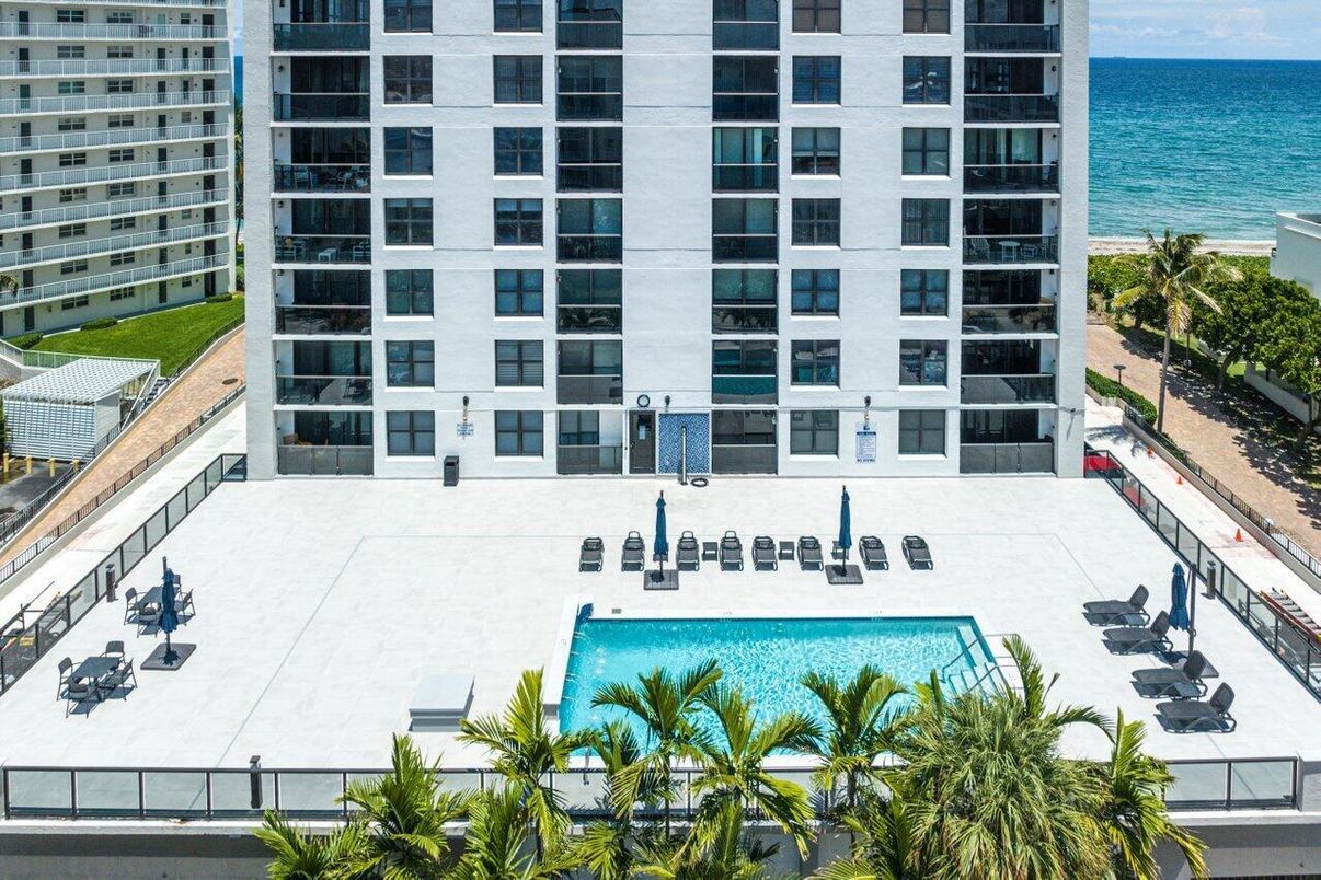 Exterior, Pool, Water