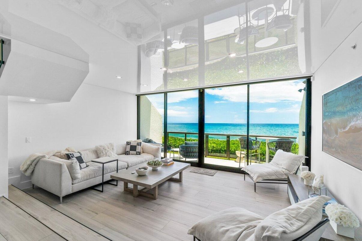Interior, Living room, Recessed Lighting, Water, Wood Texture Flooring