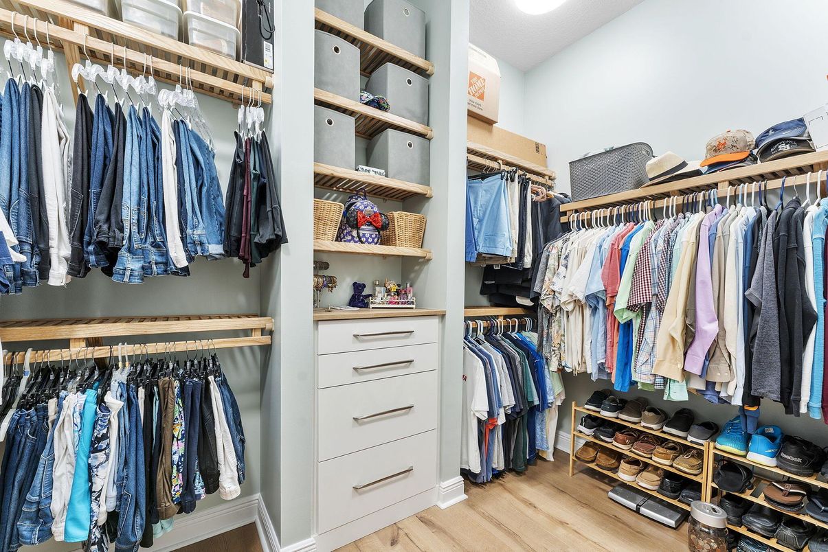 Interior, Walk-in Closets, Wood Texture Flooring