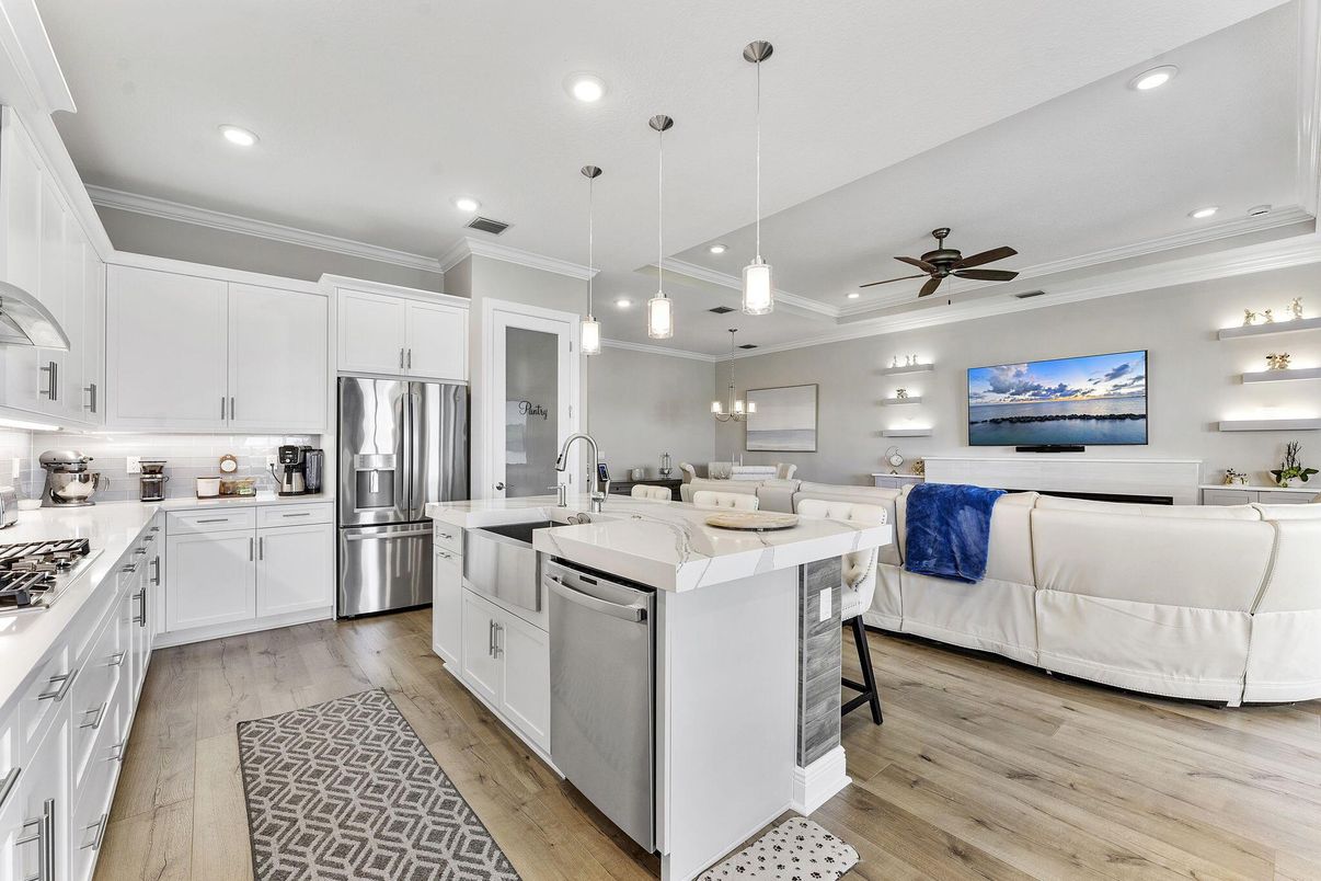Interior, Kitchen, Living room, Pendant Lights, Recessed Lighting, Stainless Steel Appliances, Wood Texture Flooring