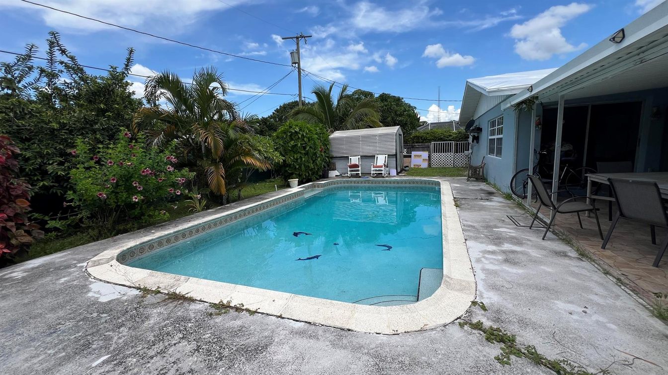 Exterior, Pool