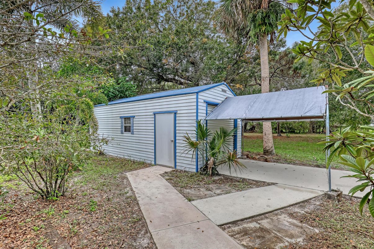 Backyard, Exterior