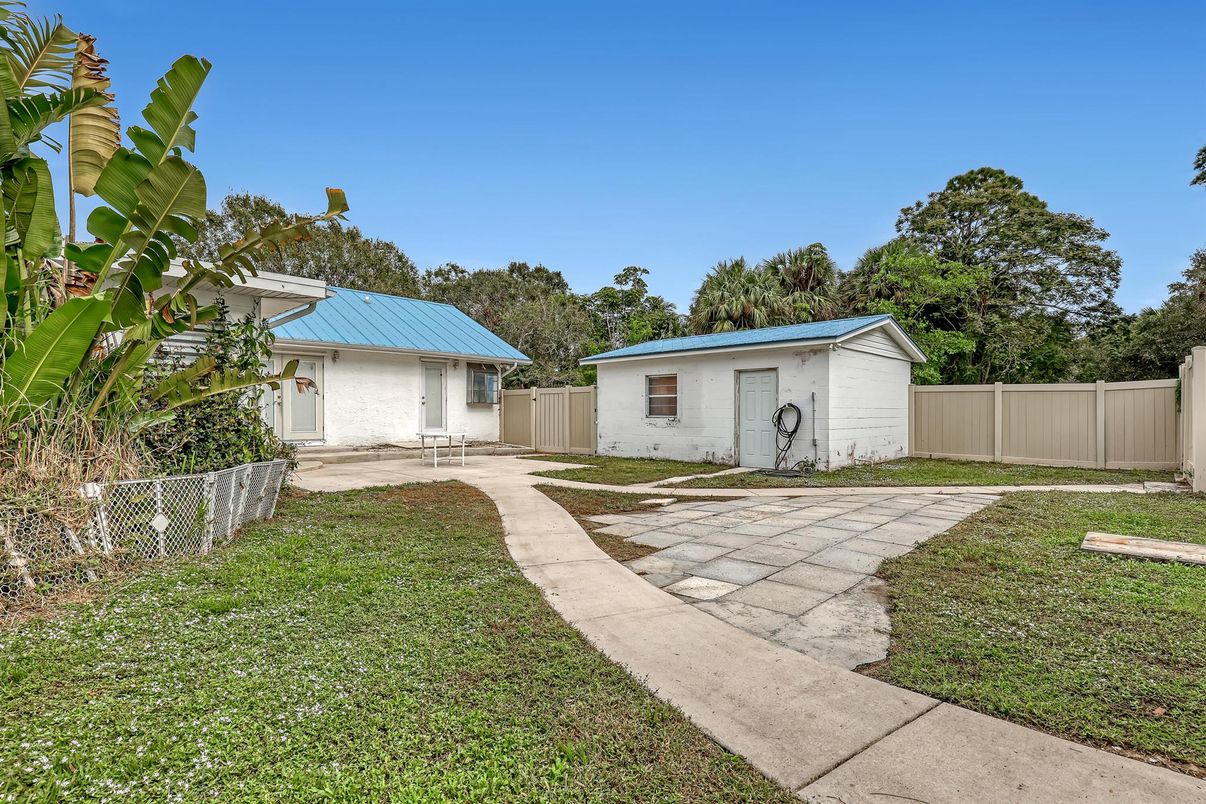 Backyard, Exterior