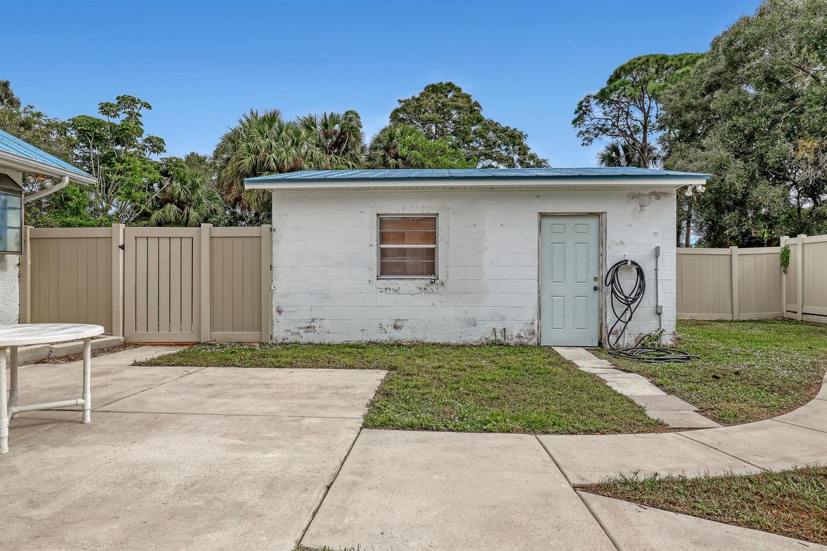 Backyard, Exterior
