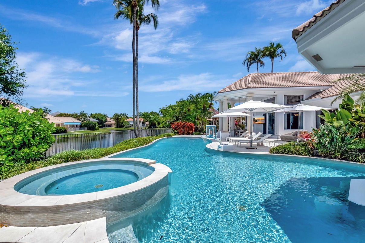 Exterior, Pool, Water