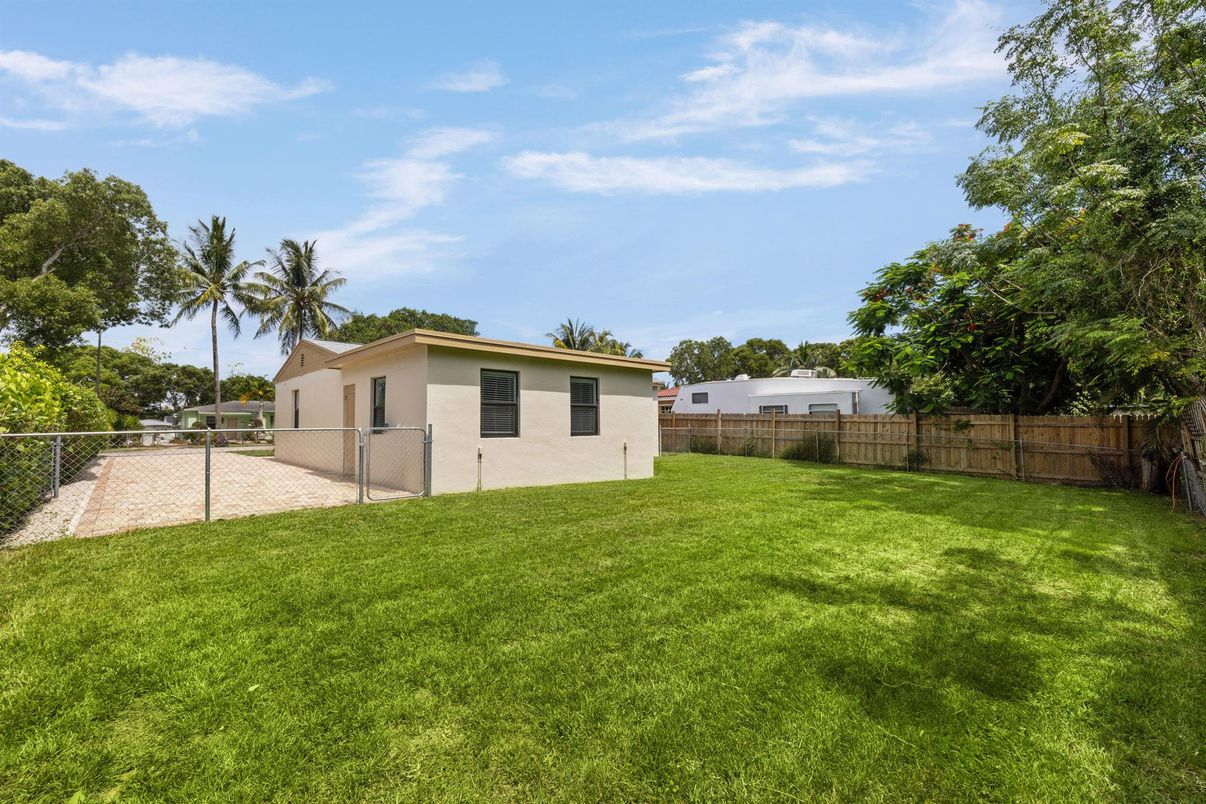 Backyard, Exterior