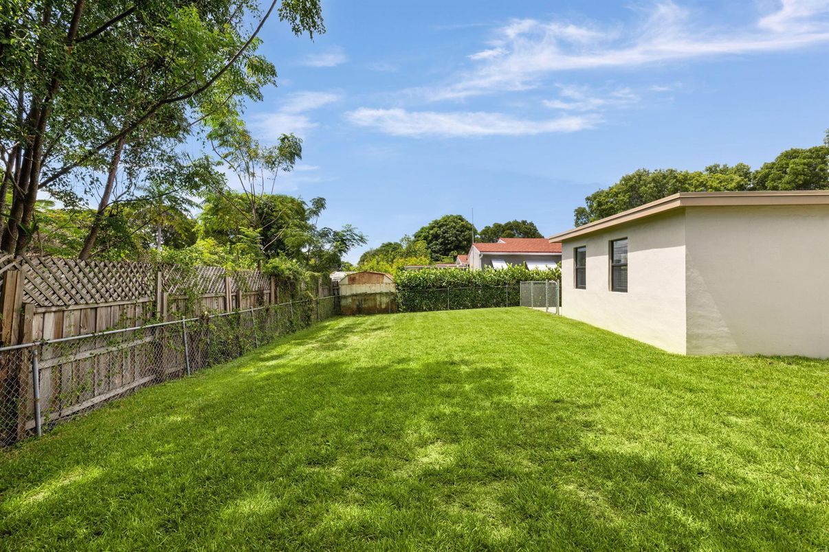 Backyard, Exterior