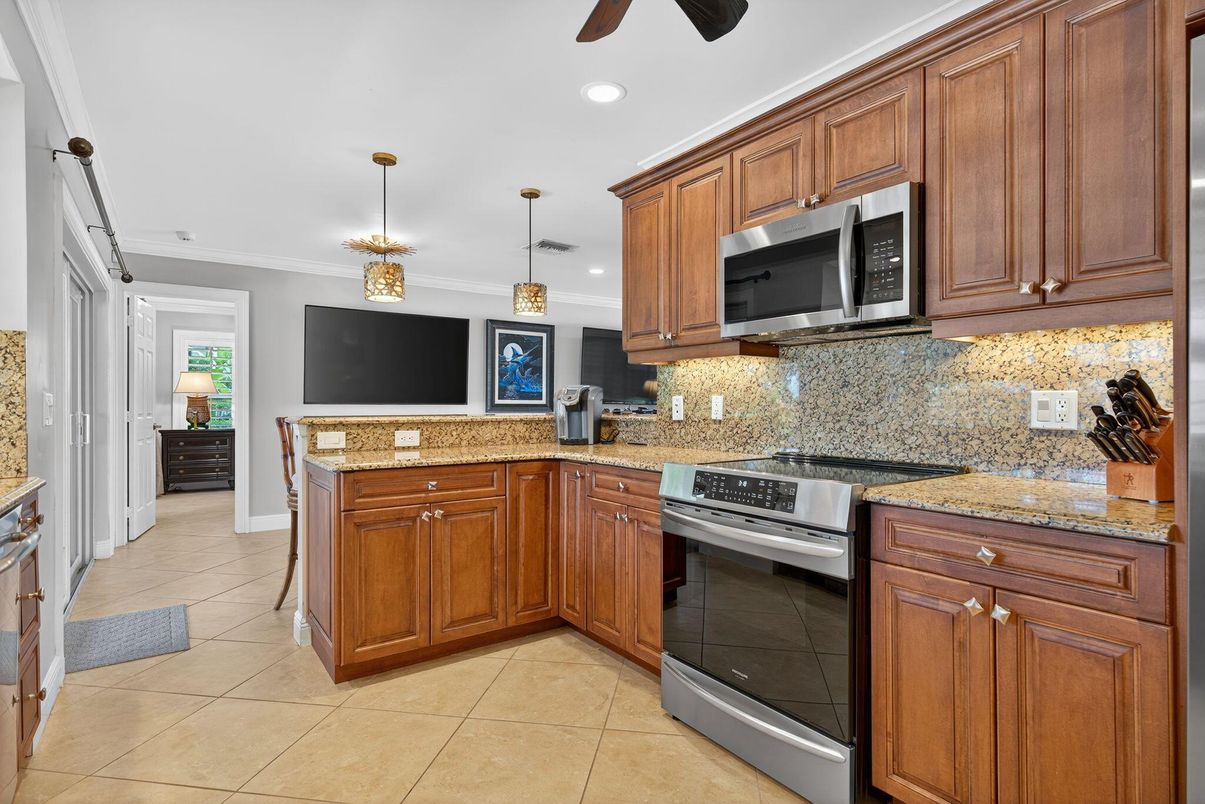 Interior, Kitchen, Pendant Lights, Recessed Lighting, Stainless Steel Appliances