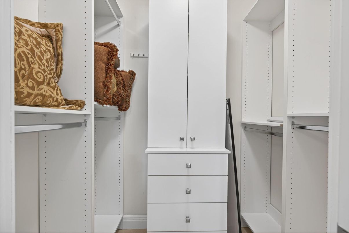 Interior, Walk-in Closets