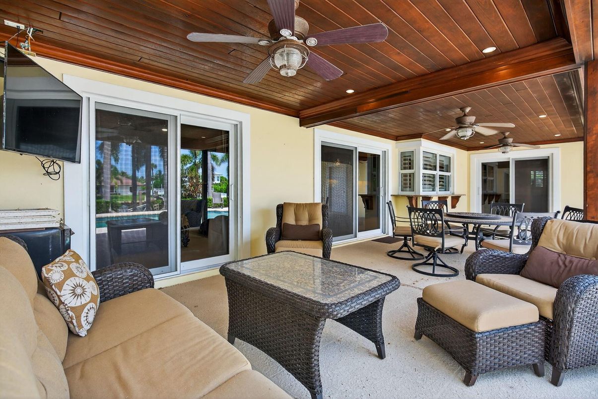 Dining room, Exterior, Living room, Recessed Lighting