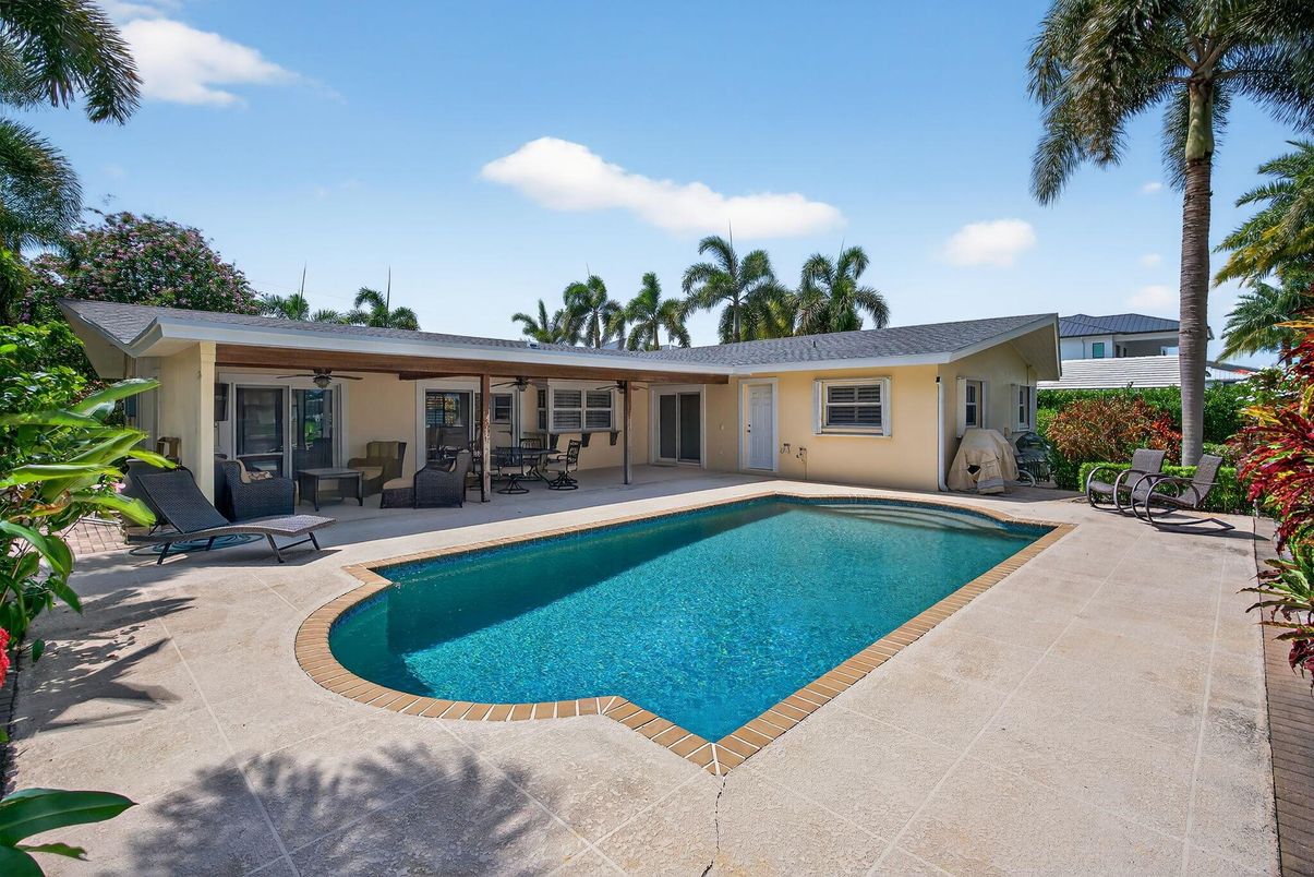 Exterior, Pool