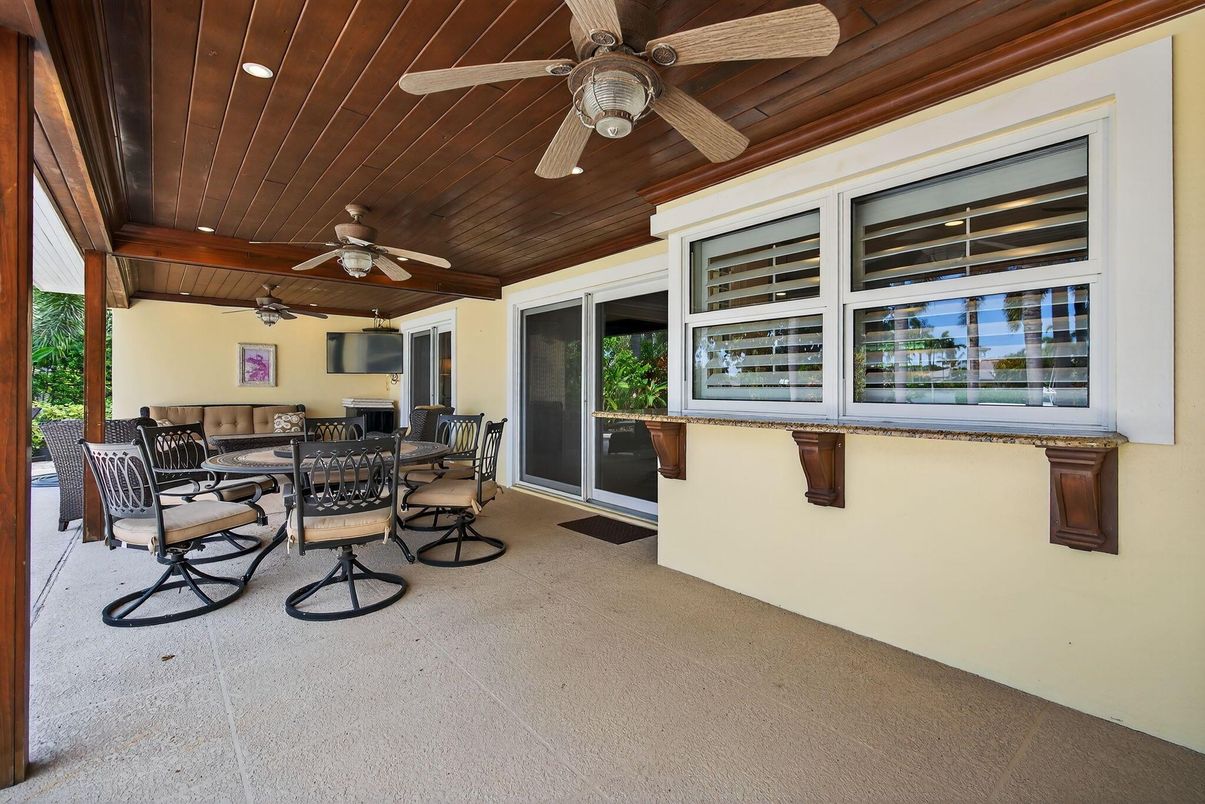 Dining room, Interior, Recessed Lighting, Wooden Ceilings