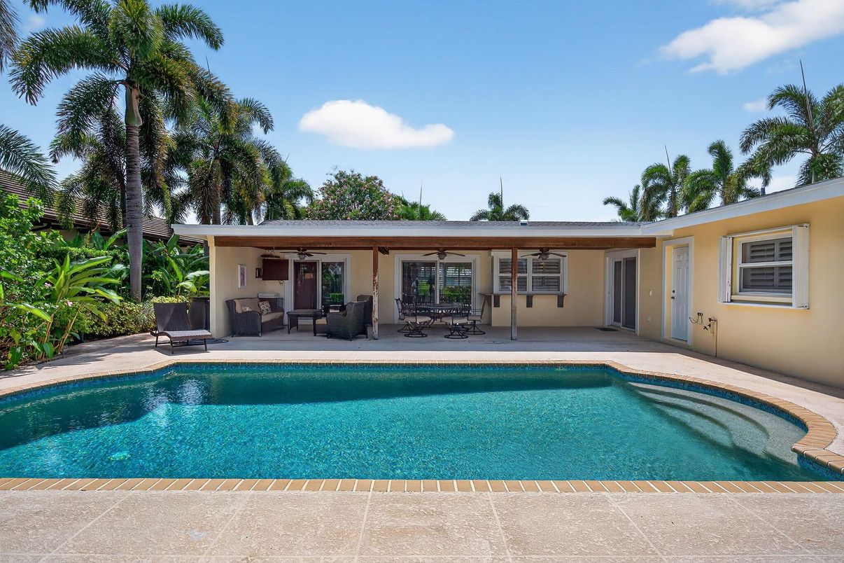 Exterior, Pool