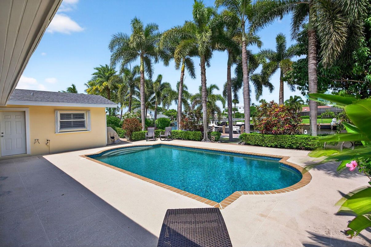 Exterior, Pool