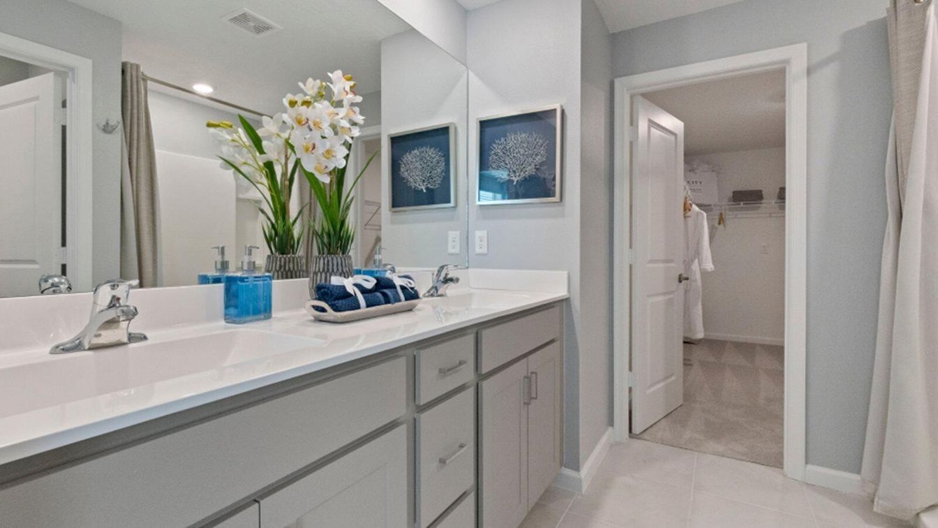 Bathroom, Dual Sink Vanities, Interior, Recessed Lighting