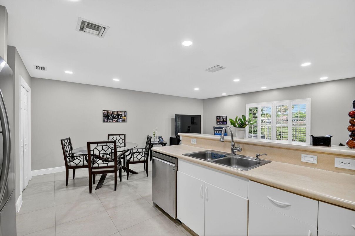 Dining room, Interior, Kitchen, Recessed Lighting