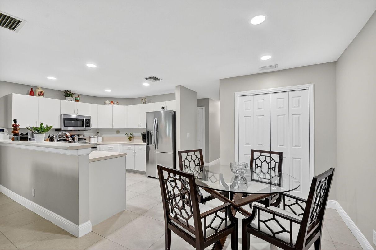 Dining room, Interior, Kitchen, Recessed Lighting, Stainless Steel Appliances