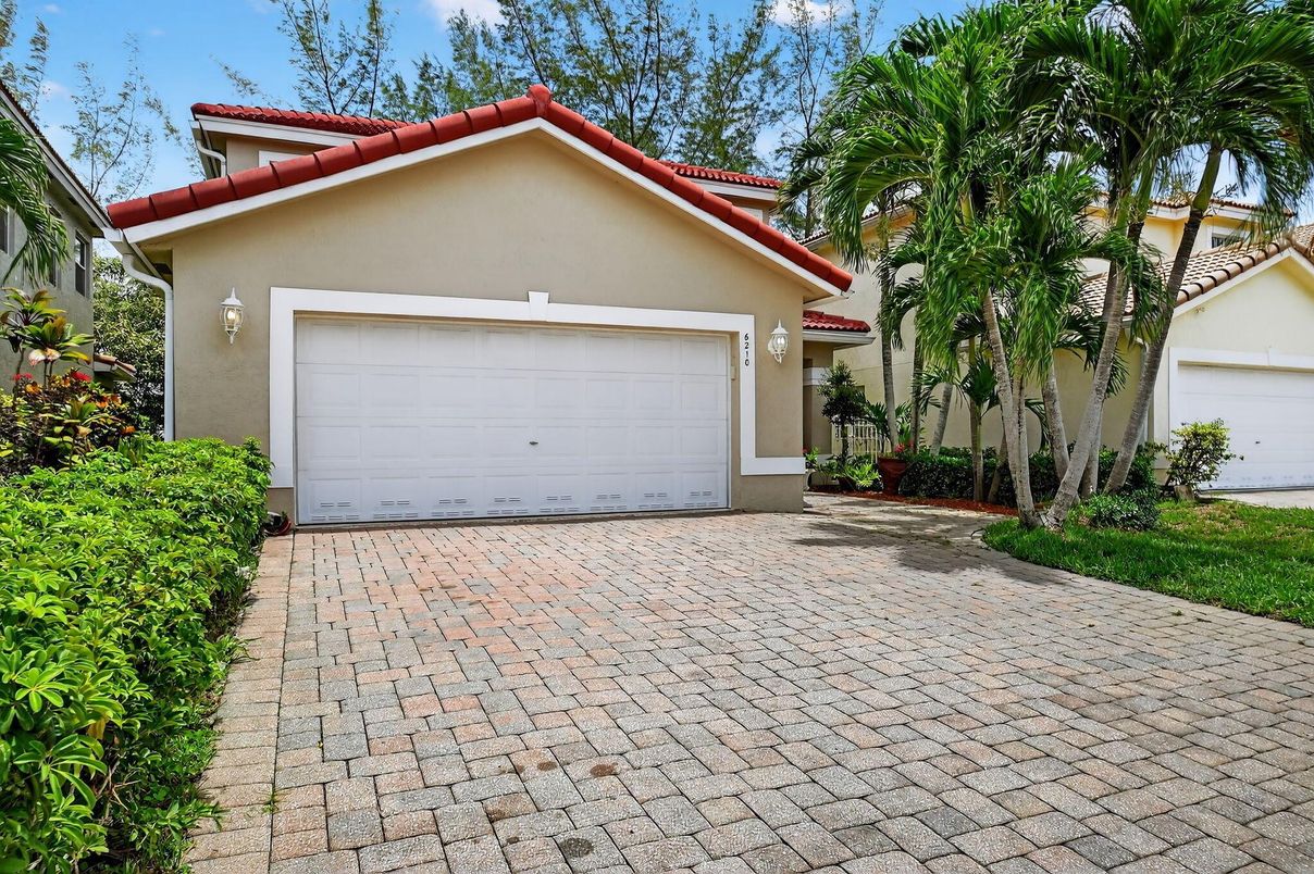 Detached Garage, Exterior