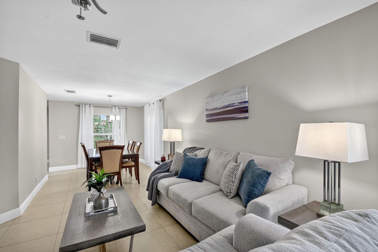 Dining room, Interior, Living room, Pendant Lights