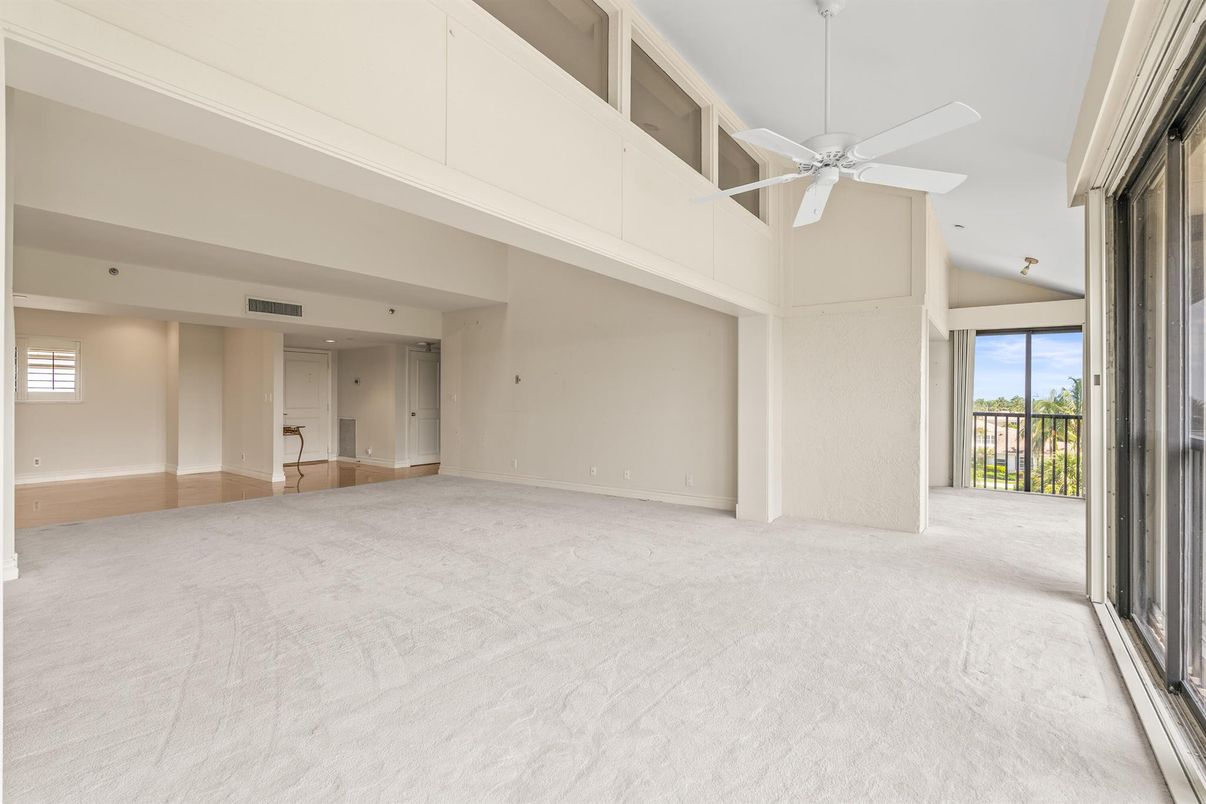 Empty room, Interior, Recessed Lighting