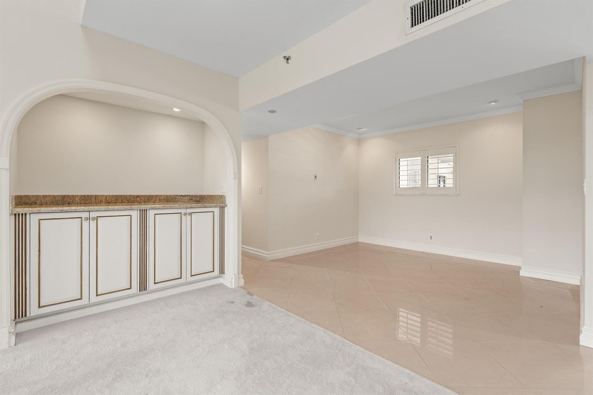 Empty room, Interior, Recessed Lighting