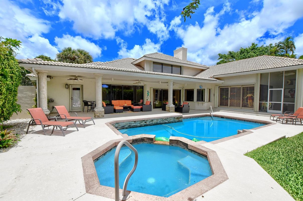 Exterior, Pool