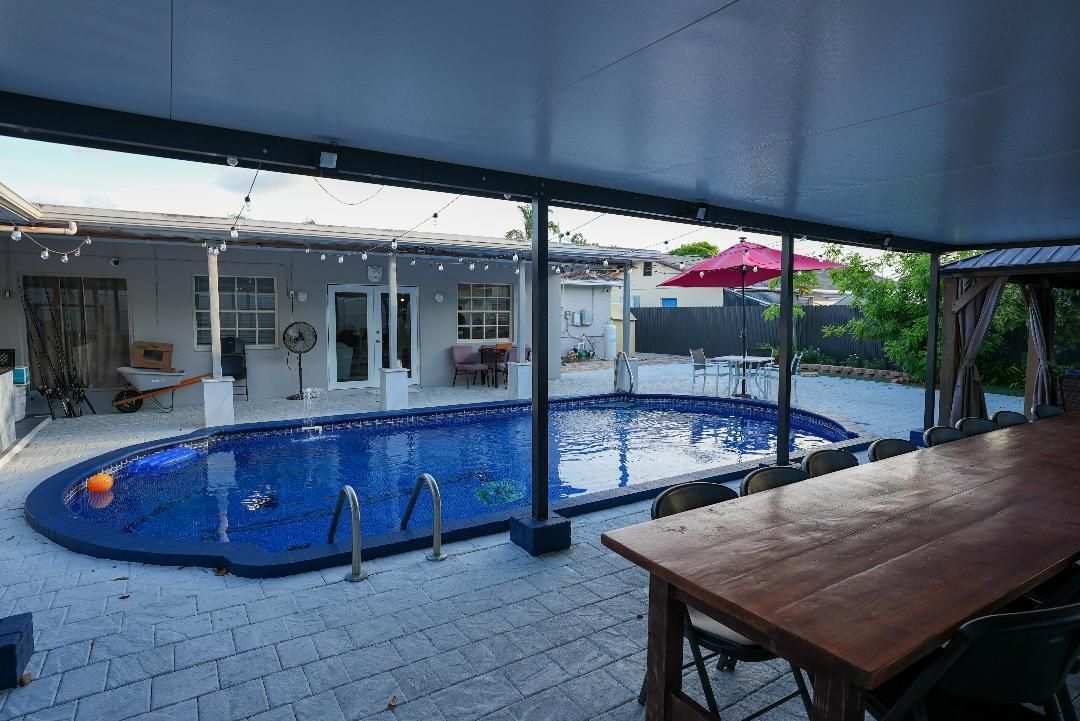 Exterior, Pool