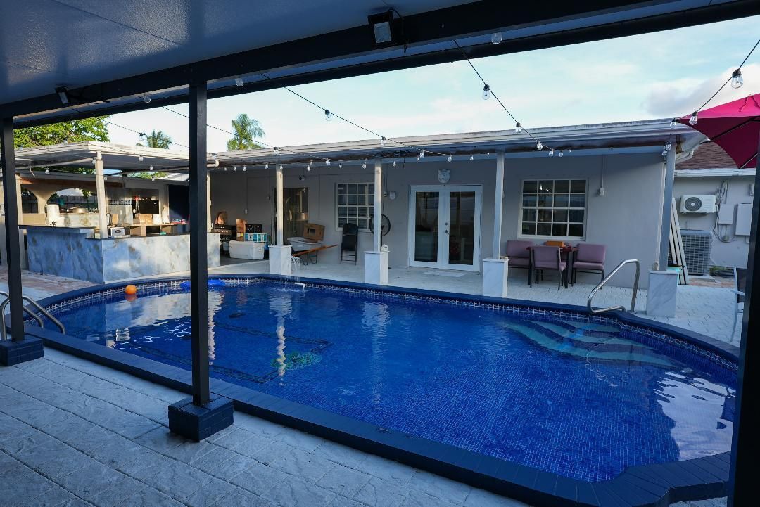 Exterior, Pool