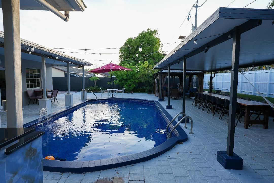 Exterior, Pool