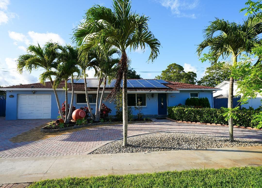 Attached, Exterior, Facade, Solar Panels, Ranch