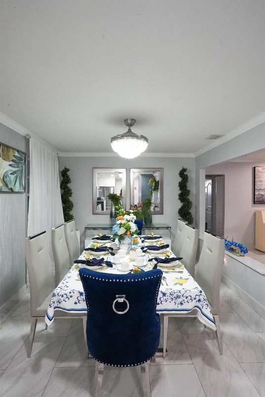 Dining room, Interior