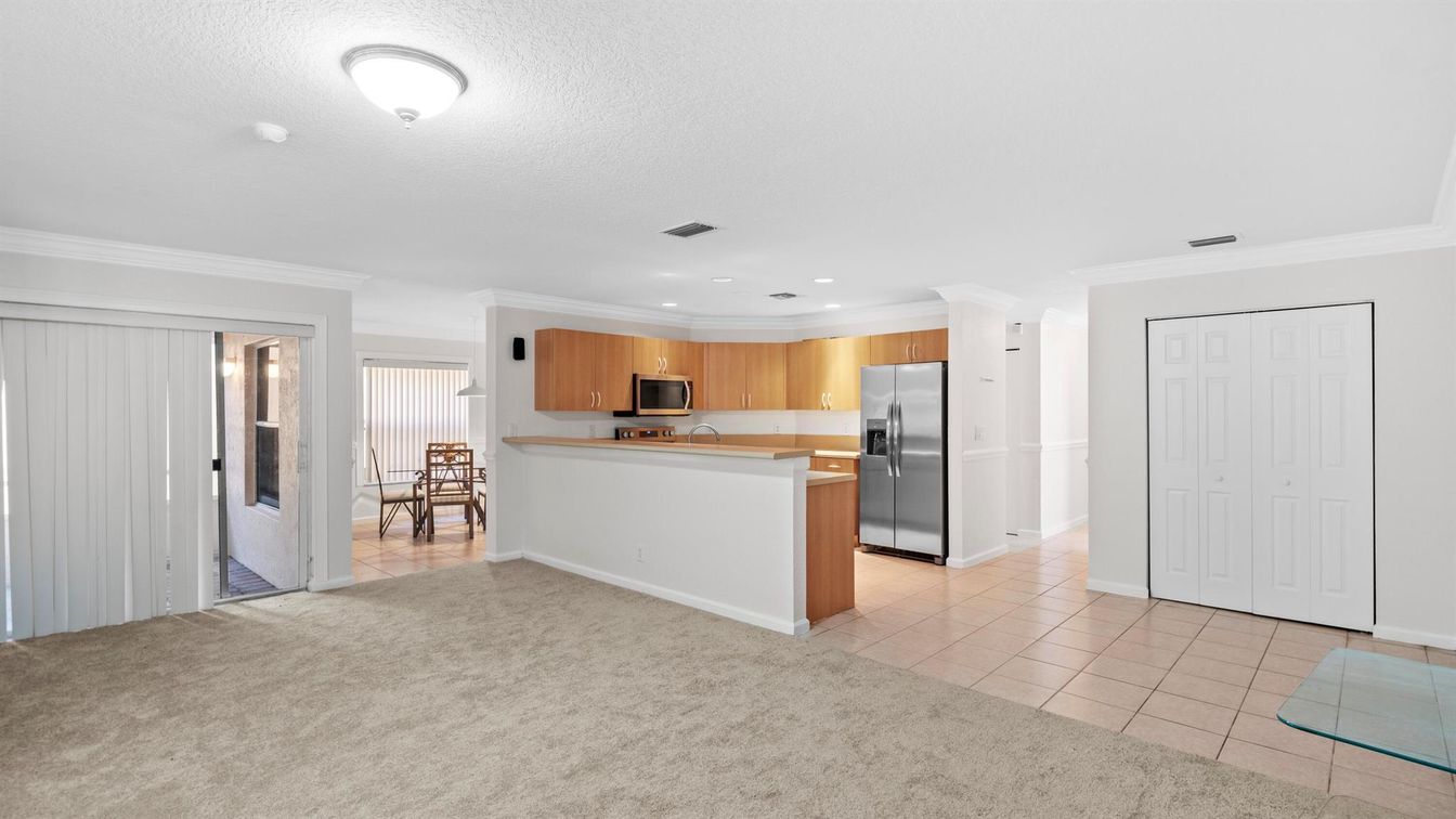 Dining room, Interior, Kitchen, Recessed Lighting, Stainless Steel Appliances