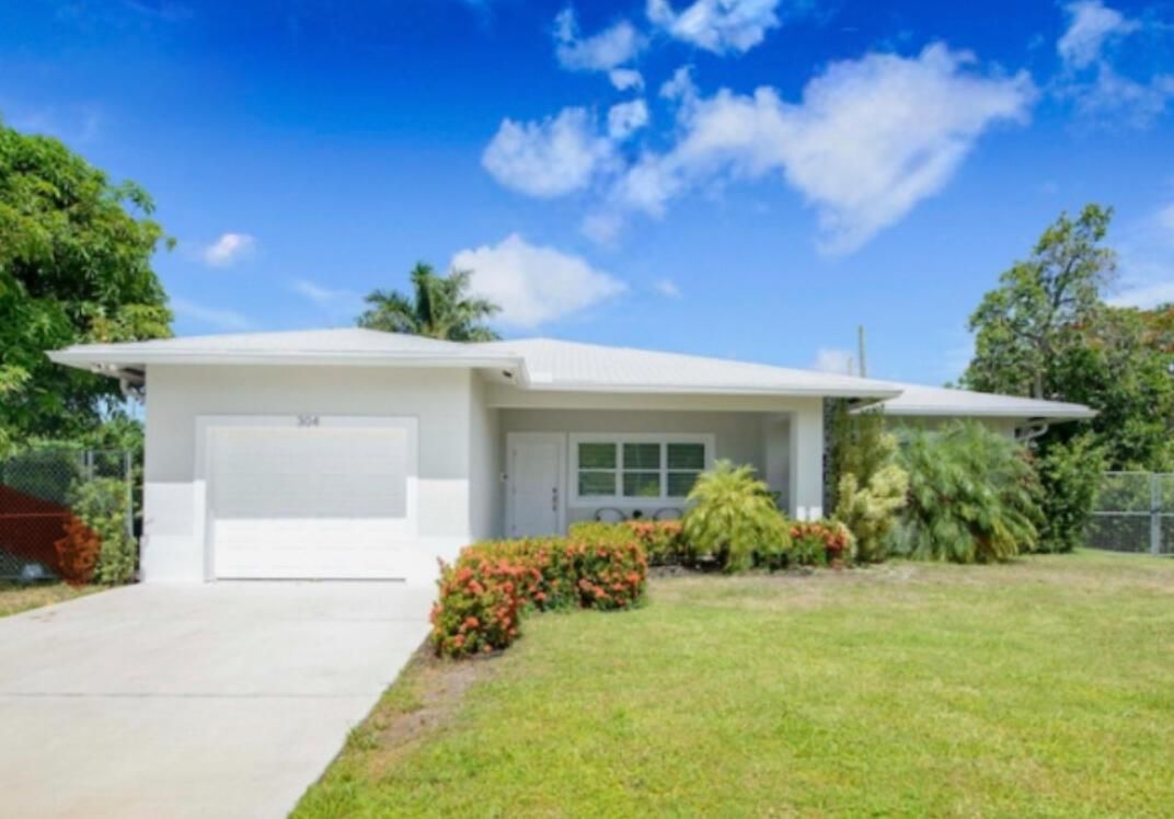 Attached, Backyard, Exterior, Facade, Ranch