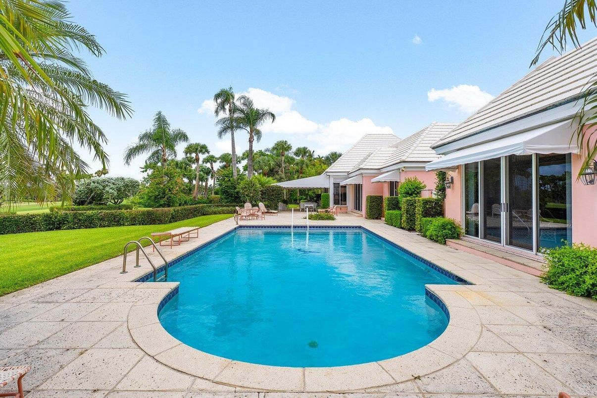 Exterior, Pool