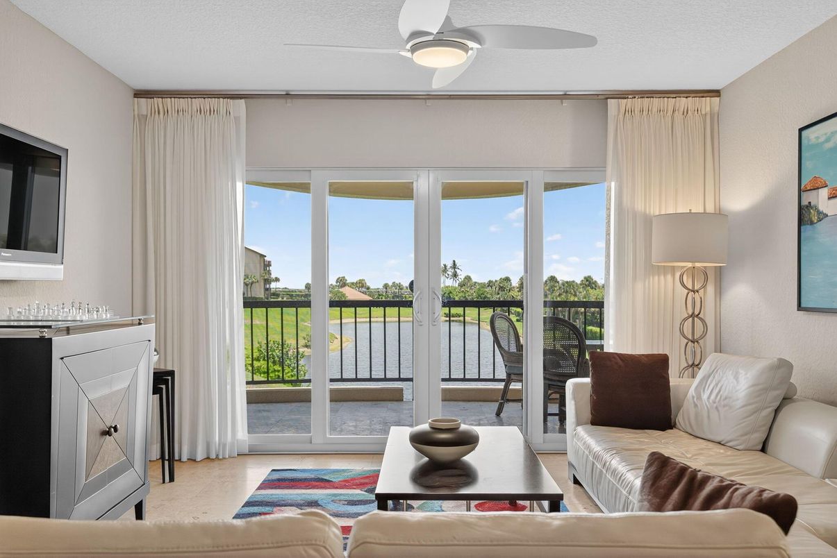 Interior, Living room, Water