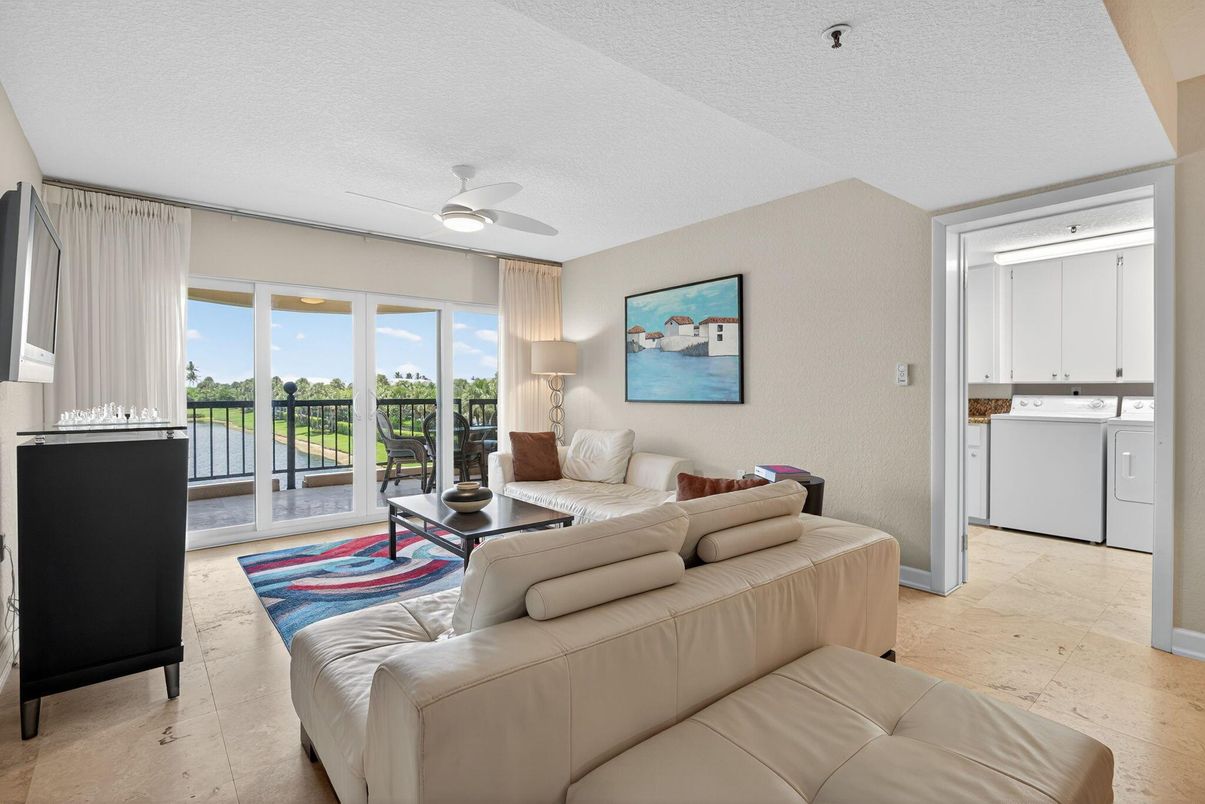 Interior, Living room, Washer, Water