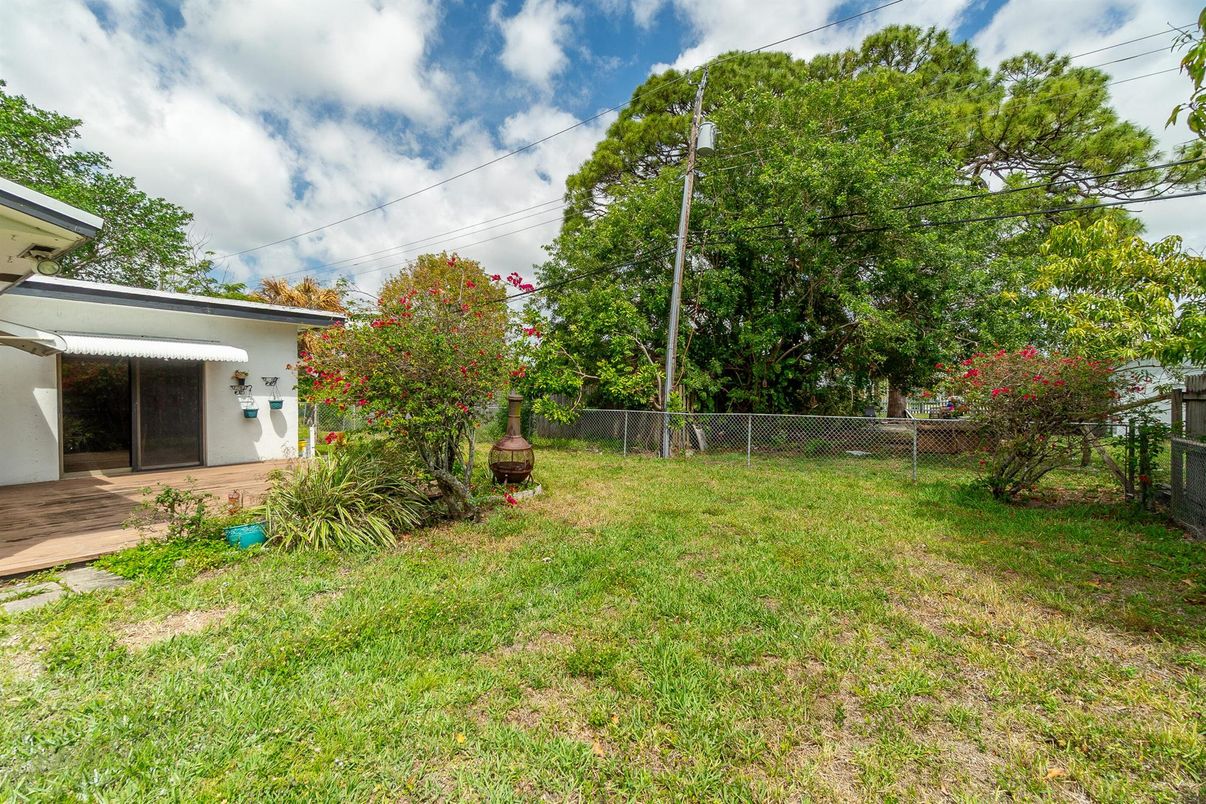 Backyard, Exterior