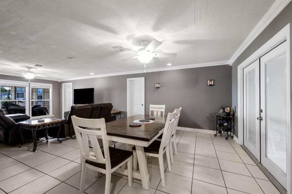 Dining room, Interior, Recessed Lighting