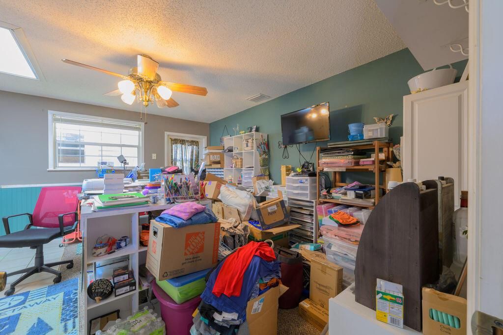 Home Office, Interior