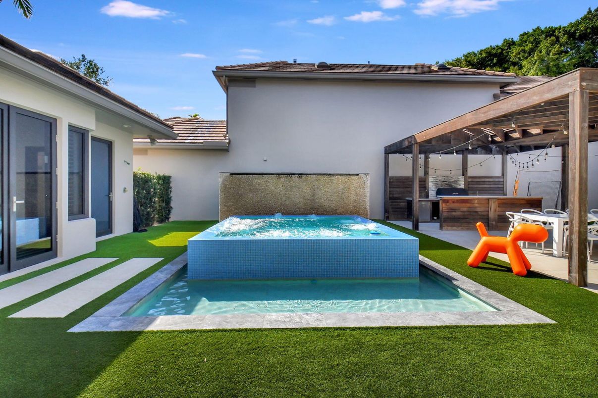 Exterior, Hot Tub, Pool