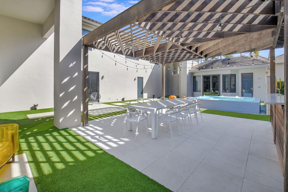 Exterior, Pool