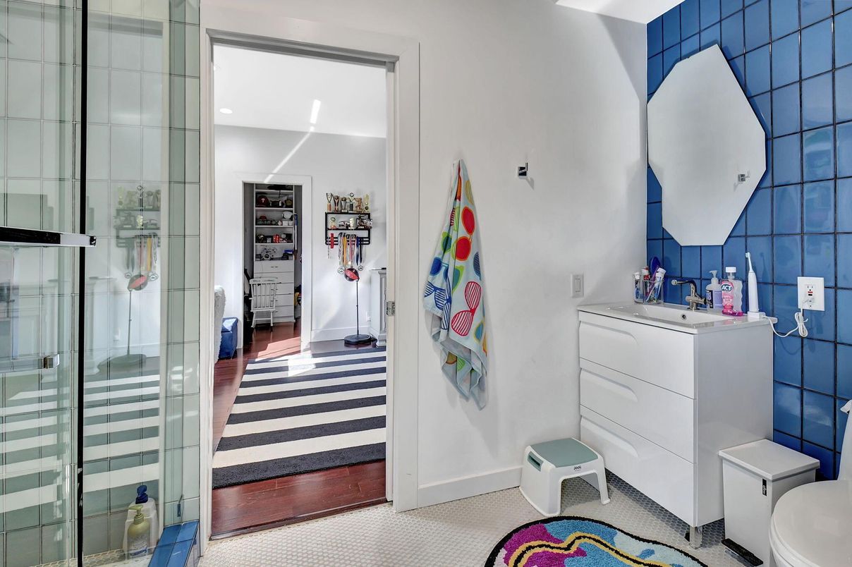 Bathroom, Interior, Recessed Lighting