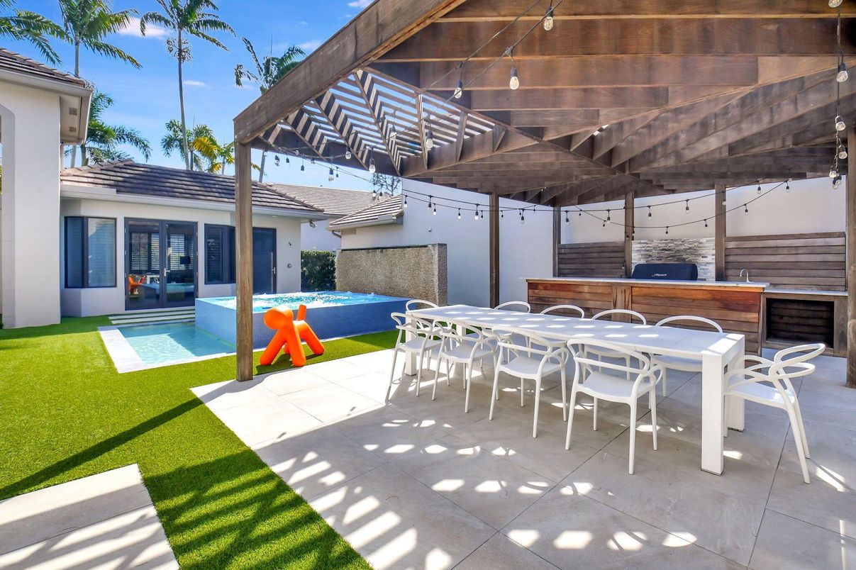 Exterior, Pool