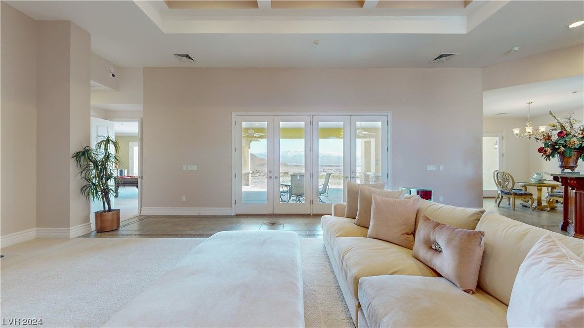 Chandelier, Dining room, Interior, Living room, Recessed Lighting, Water