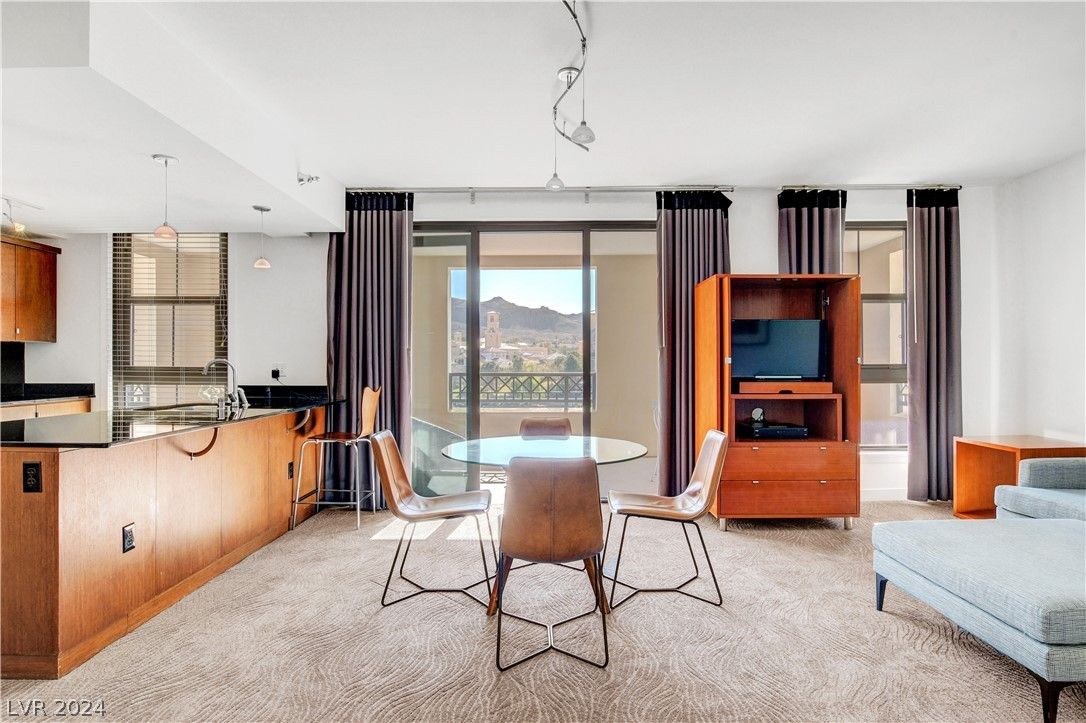 Dining room, Interior, Pendant Lights