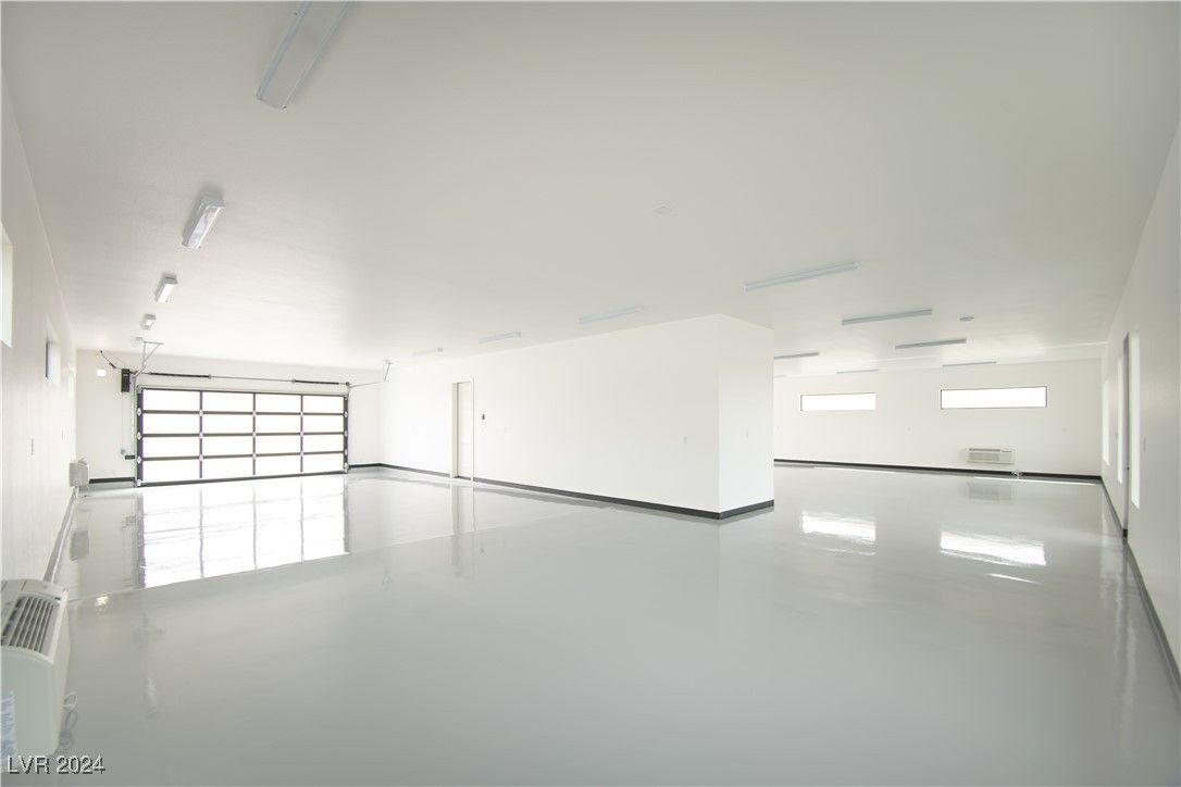 Empty room, Garage, Interior