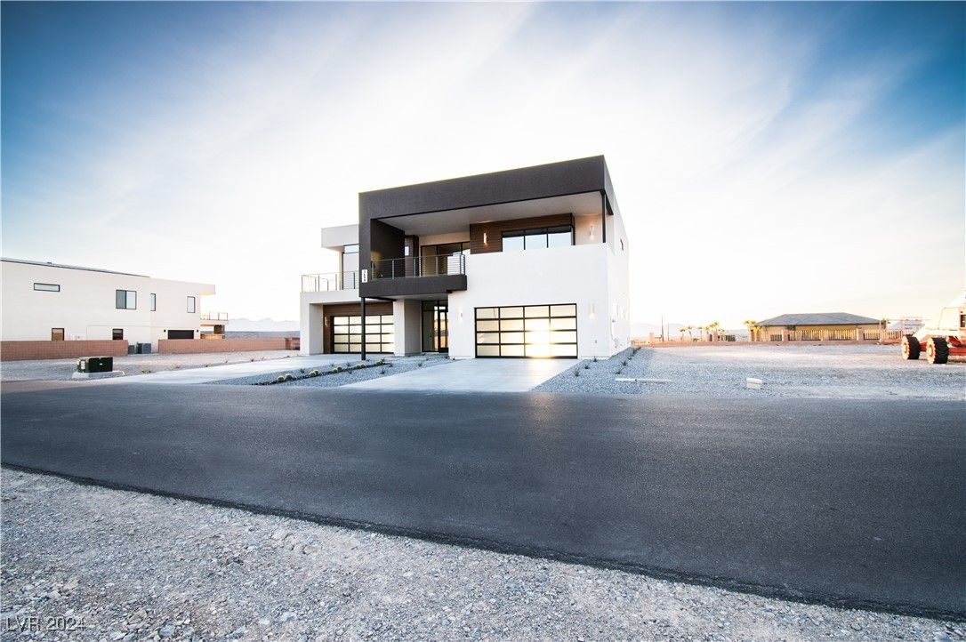 Attached, Exterior, Facade, Modern