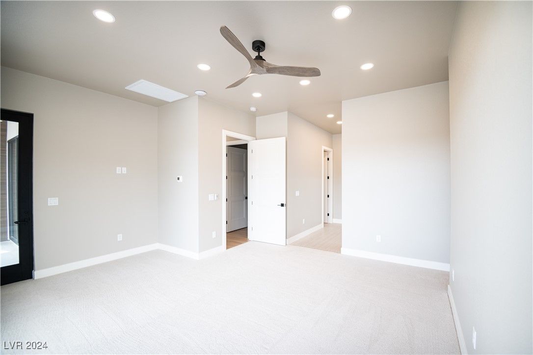 Empty room, Interior, Recessed Lighting
