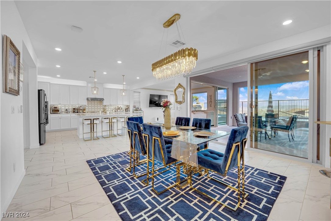 Chandelier, Dining room, Interior, Kitchen, Marble, Pendant Lights, Recessed Lighting