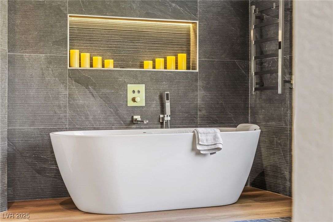 Bathroom, Free Standing Baths, Interior